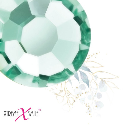 Swarovski Tooth Gems – Green Gizmo Crystals – 25 pcs
