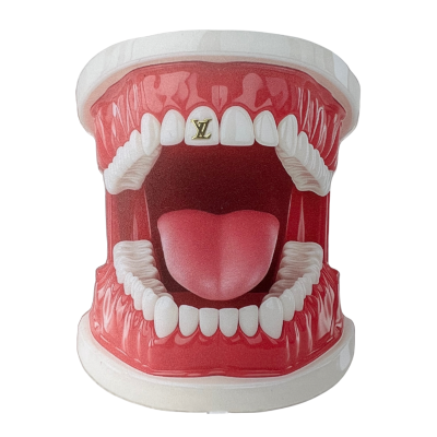 Witgouden tooth gem Louis Vuitton – luxe merkstijl