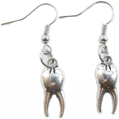 Ohrringe in Zahn-/Backenzahnform – lustiges Dental-Accessoire